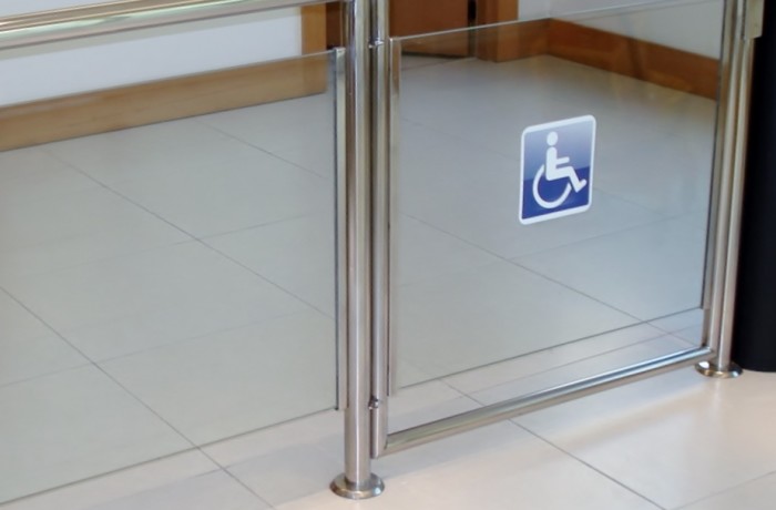 Guarda Corpo em Aço Inox com porta para catraca